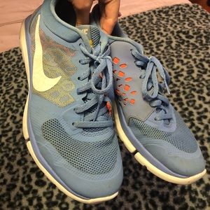 Size 9 Nike tennis shoes